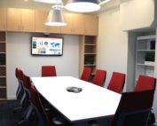 Comfortable & well-equipped meeting room